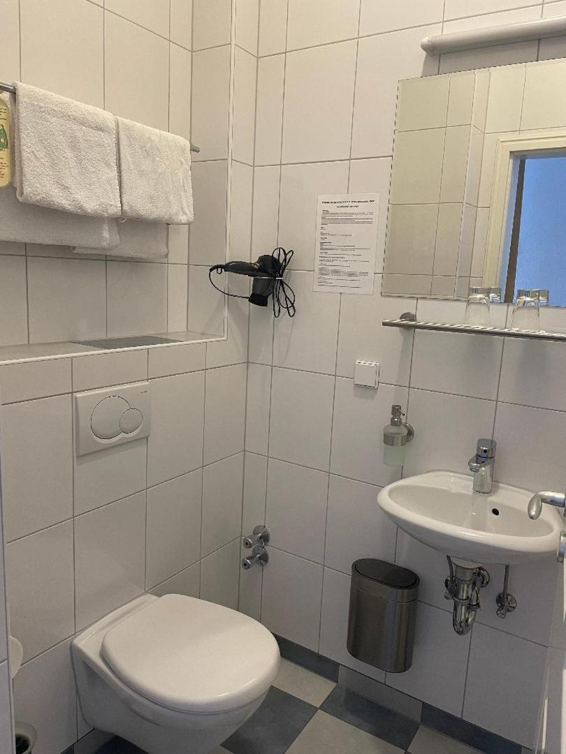 Hotel Zum Goldenen Loewen Sankt Goar Room photo